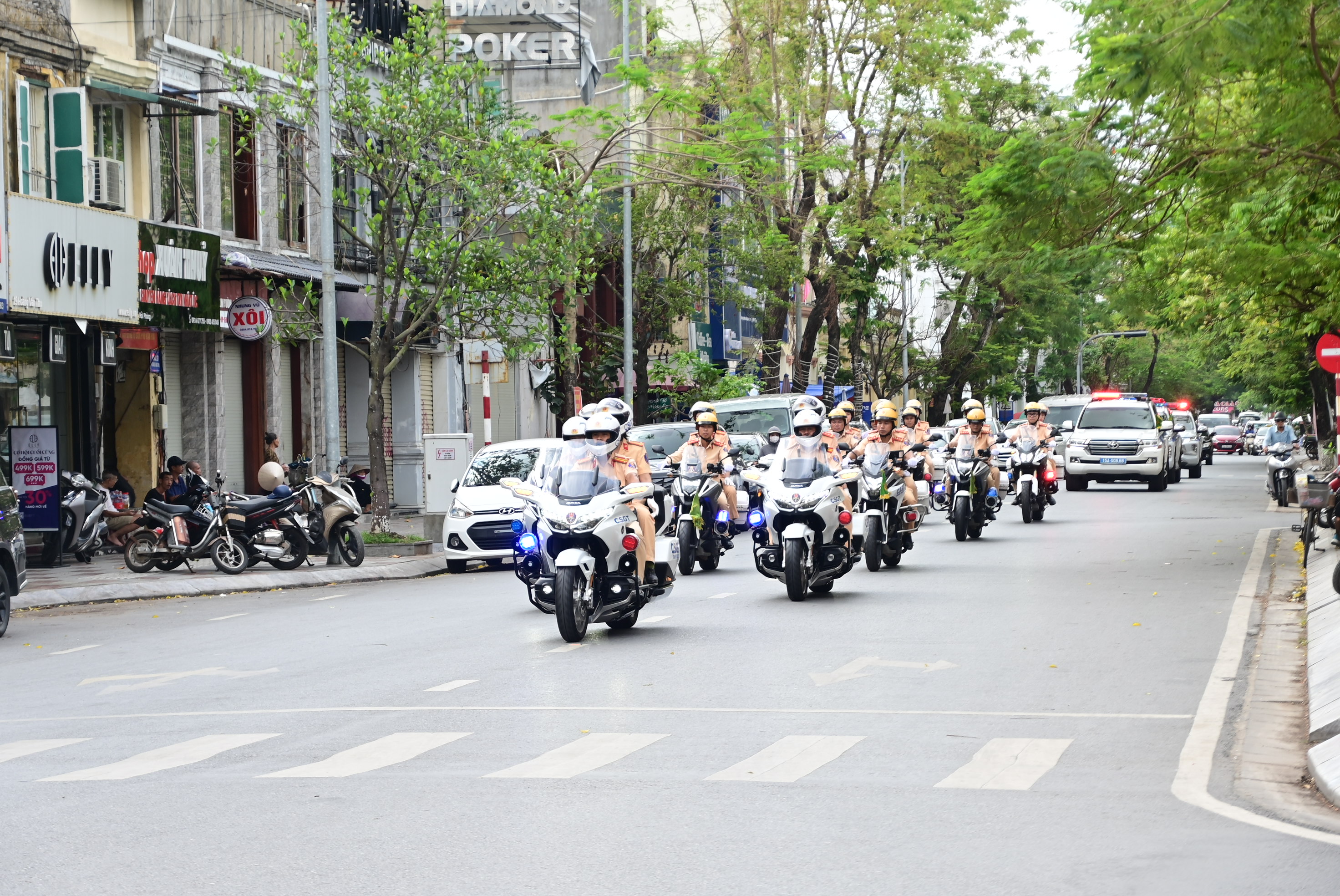 Từ 01/01/2025, Cảnh sát giao thông có thể tạm giữ, tước giấy tờ của người điều khiển phương tiện liên quan đến vụ tai nạn giao thông trên môi trường điện tử